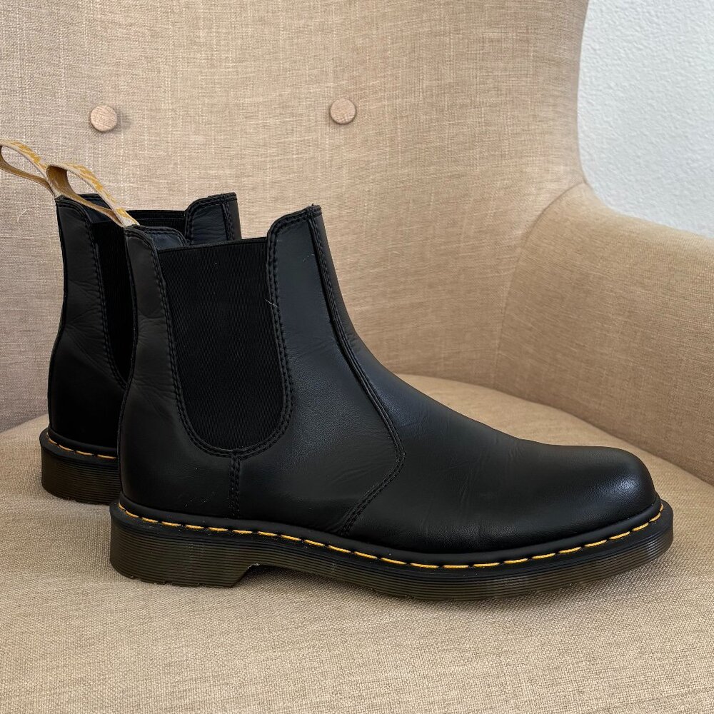 Dr. Marten Chelsea Boot Men's 10/Women's 11